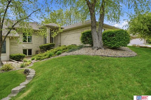 9134 Pioneer Ct, Lincoln, NE, 68520-9300 | Card Image