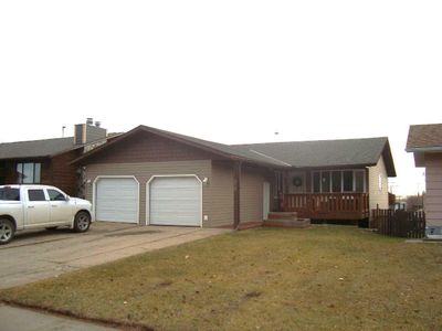 512 School Rd, House other with 6 bedrooms, 2 bathrooms and 6 parking in Trochu AB | Image 1