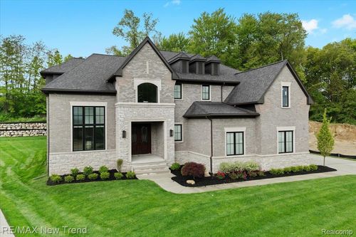 28878 Wintergreen, Farmington Hills, MI, 48331-6106 | Card Image