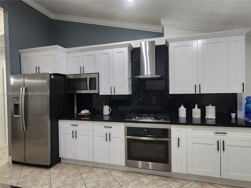 111 2nd St Se, NAPLES, FL, 34117-9326 | Card Image