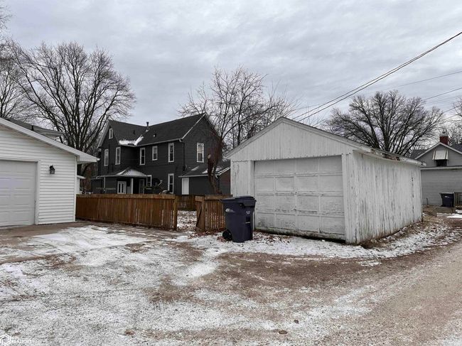 211 S Garfield Ave, Home with 3 bedrooms, 2 bathrooms and 2 parking in Burlington IA | Image 33
