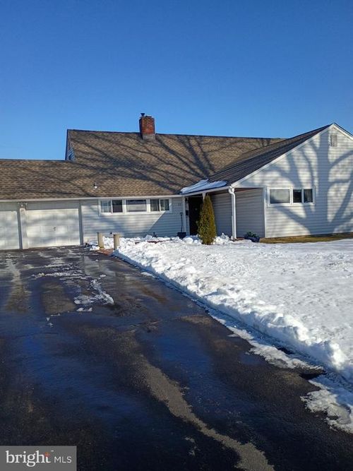 22 Fallenrock Rd, LEVITTOWN, PA, 19056-1802 | Card Image