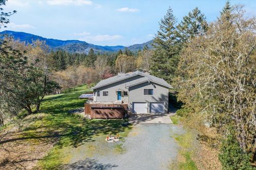 697 E Intervale Rd, Grants Pass, OR, 97527-9022 | Card Image