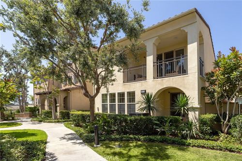 8454 Hibiscus Cir, Huntington Beach, CA, 92646-6800 | Card Image