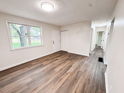 208 Creekside Ln, Frankfort, KY, 40601-9735 | Card Image