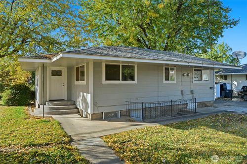 303 Ne Ash Ave, College Place, WA, 99324-1001 | Card Image