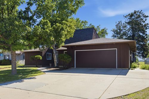 2504 18th St S, Moorhead, MN, 56560-4811 | Card Image