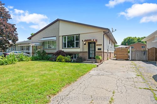 5028 Gage Crt, Niagara Falls, ON, L2E7B5 | Card Image
