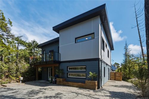 823 Lorne White Pl, Ucluelet, BC, V0R3A0 | Card Image