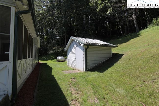 581 N Fork New River Rd, House other with 4 bedrooms, 3 bathrooms and null parking in Lansing NC | Image 17