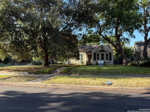 352 Cloverleaf Ave, Alamo Heights, TX, 78209-3823 | Card Image