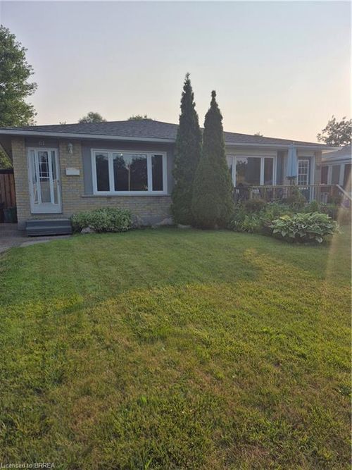 61 Woodlawn Ave, Brantford, ON, N3V1A6 | Card Image
