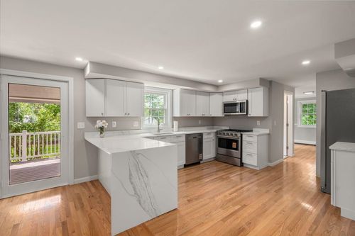 6 Roberta Dr, Dover, NH, 03820-9122 | Card Image