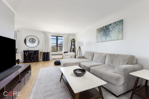 6j-87-09 34th Ave, Jackson Heights, NY, 11372-3363 | Card Image