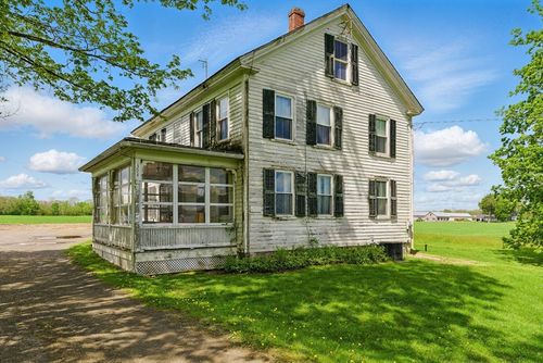 394 River Dr, Hadley, MA, 01035-9623 | Card Image