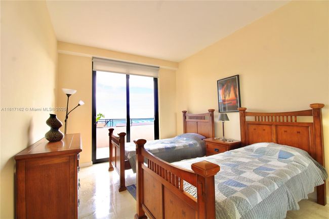APT-702 - 151 Crandon Blvd, Condo with 2 bedrooms, 2 bathrooms and null parking in Key Biscayne FL | Image 19