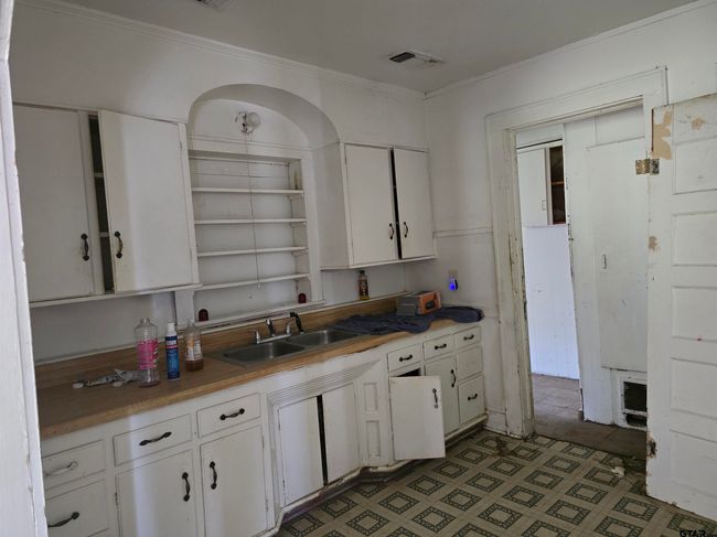 128 Hickory St, House other with 4 bedrooms, 3 bathrooms and null parking in Pittsburg TX | Image 12