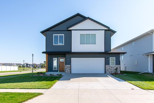 5507 Lori Ln W, West Fargo, ND, 58078-8557 | Card Image