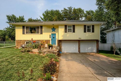 10212 V St, Omaha, NE, 68127-3040 | Card Image