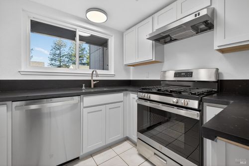 305 Westmont Pl, Santa Rosa, CA, 95401-6731 | Card Image