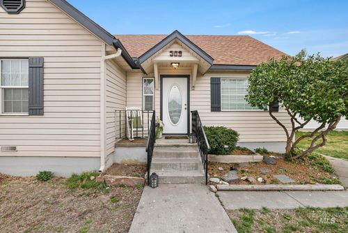 302 Nevada St, Gooding, ID, 83330-1048 | Card Image