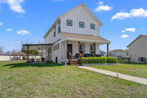 231 Jenny Ln, Raymore, MO, 64083-7825 | Card Image