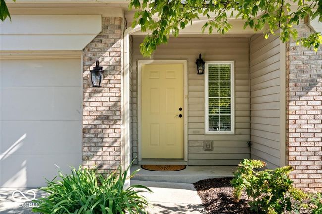 11264 Fonthill Dr, Condo with 2 bedrooms, 3 bathrooms and null parking in Indianapolis IN | Image 27