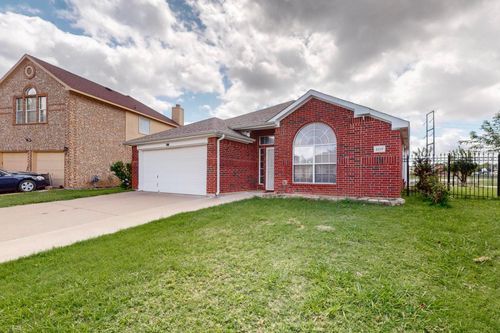 2217 Sophie Ln, Arlington, TX, 76010-6798 | Card Image
