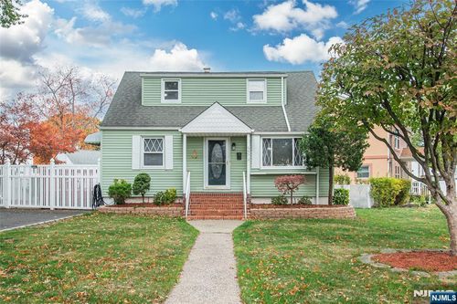 645 Spring Valley Rd, Maywood, NJ, 07607-1424 | Card Image