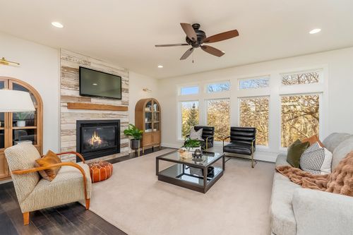 9004 E Black Walnut Cir, Sioux Falls, SD, 57110-7573 | Card Image