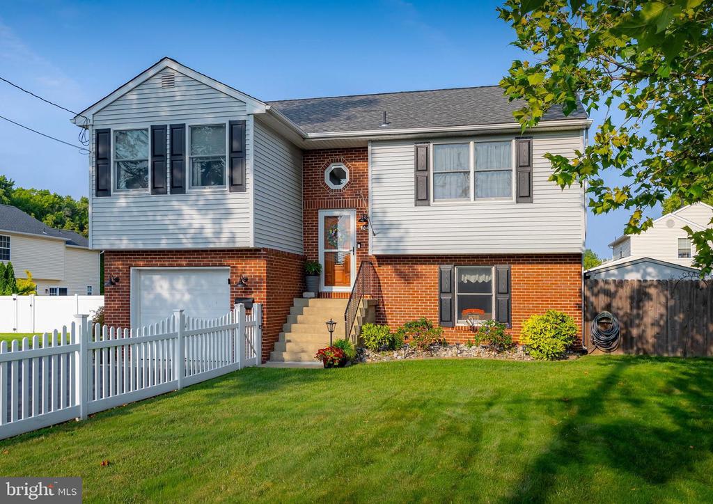 Hessian Ave, West Deptford, NJ 08096