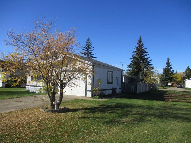 909 2 B St Se, House other with 3 bedrooms, 2 bathrooms and 2 parking in Manning AB | Image 4