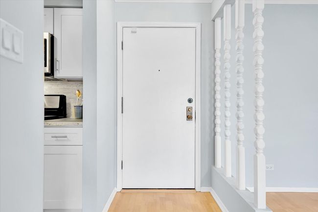 UNIT-114 - 3350 N Carriageway Dr, Condo with 2 bedrooms, 2 bathrooms and 1 parking in Arlington Heights IL | Image 4