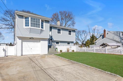 16 Beverly Rd, Wantagh, NY, 11793-4519 | Card Image