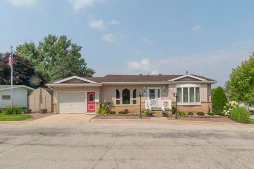 105 Hillside Dr Se Drive, Saint Lucas, IA, 52166 | Card Image