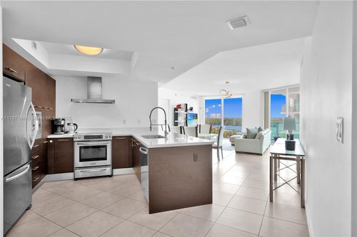 3-904-250 Sunny Isles Blvd, Sunny Isles Beach, FL, 33160-4663 | Card Image