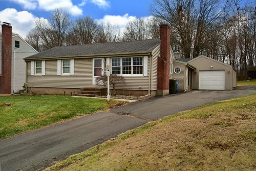 42 Magnolia Lane, Berlin, CT, 06023 | Card Image