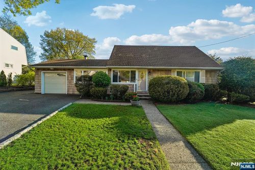 203 Lawrence Dr, Paramus, NJ, 07652-4424 | Card Image