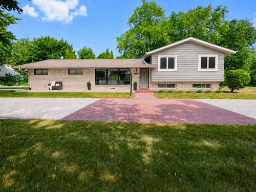 8680 N Regent Rd, Fox Point, WI, 53217-2341 | Card Image