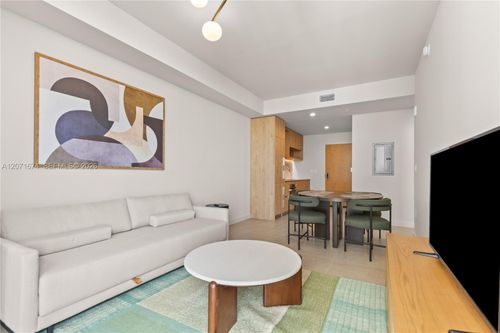 3213-11 Ne 6 Street, Miami, FL, 33132 | Card Image
