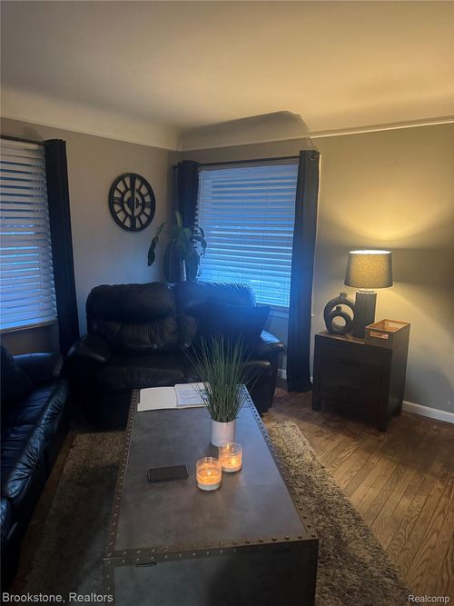 18494 Runyon St, Detroit, MI, 48234-3828 | Card Image