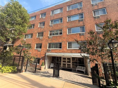3h-101 Clinton Ave, Mineola, NY, 11501-2854 | Card Image