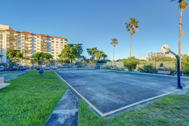 APT-914 - 4174 Inverrary Dr, Condo with 2 bedrooms, 2 bathrooms and null parking in Lauderhill FL | Image 35