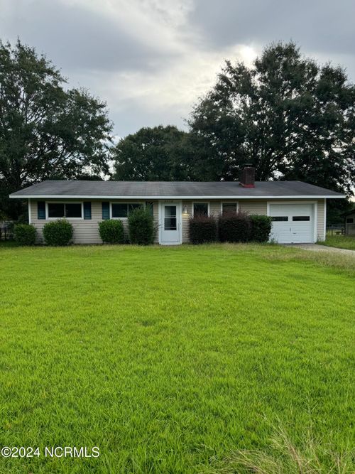 2005 Oakwood Dr, Jacksonville, NC, 28546-6236 | Card Image
