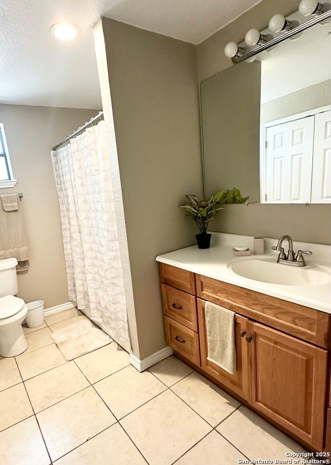 221 Chaparral St, House other with 2 bedrooms, 2 bathrooms and null parking in Uvalde TX | Image 11