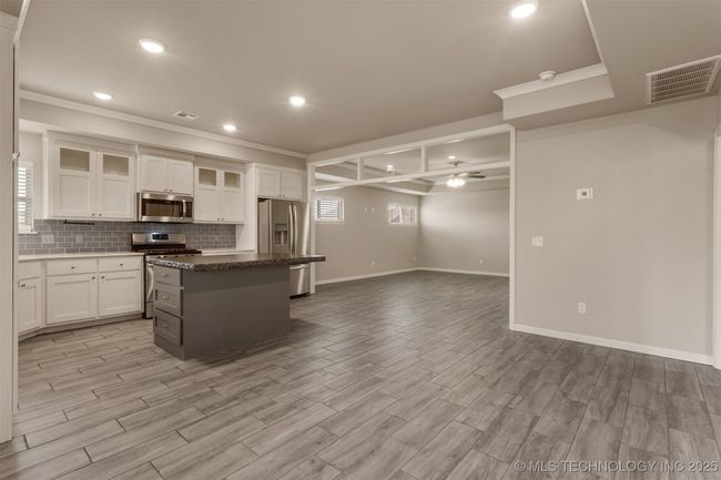 27623 109 Th St, House other with 3 bedrooms, 2 bathrooms and null parking in Coweta OK | Image 18