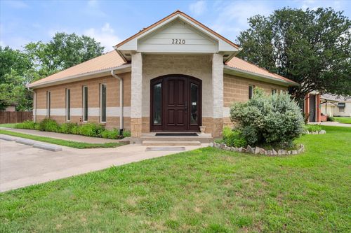 2220 W 2nd Ave, Corsicana, TX, 75110-2514 | Card Image