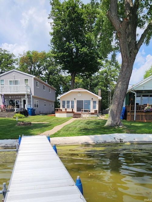 8121 N Tippecanoe Dr, Walkerton, IN, 46574-8142 | Card Image