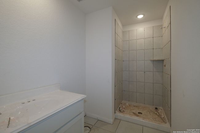 137 Cheyenne Dr, House other with 4 bedrooms, 3 bathrooms and null parking in Floresville TX | Image 21