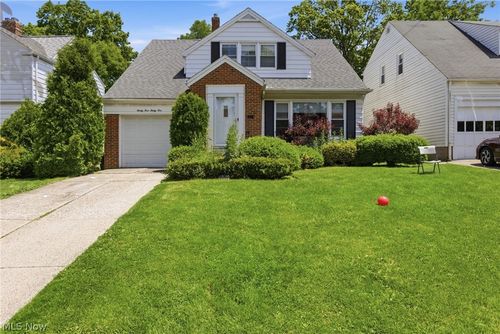 2431 White Rd, University Heights, OH, 44118-4605 | Card Image